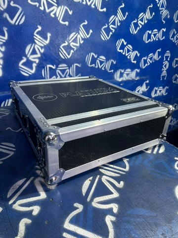 Rack de 3U — Platinum Producciones — Compacto y liviano, con acabado hexagonal.