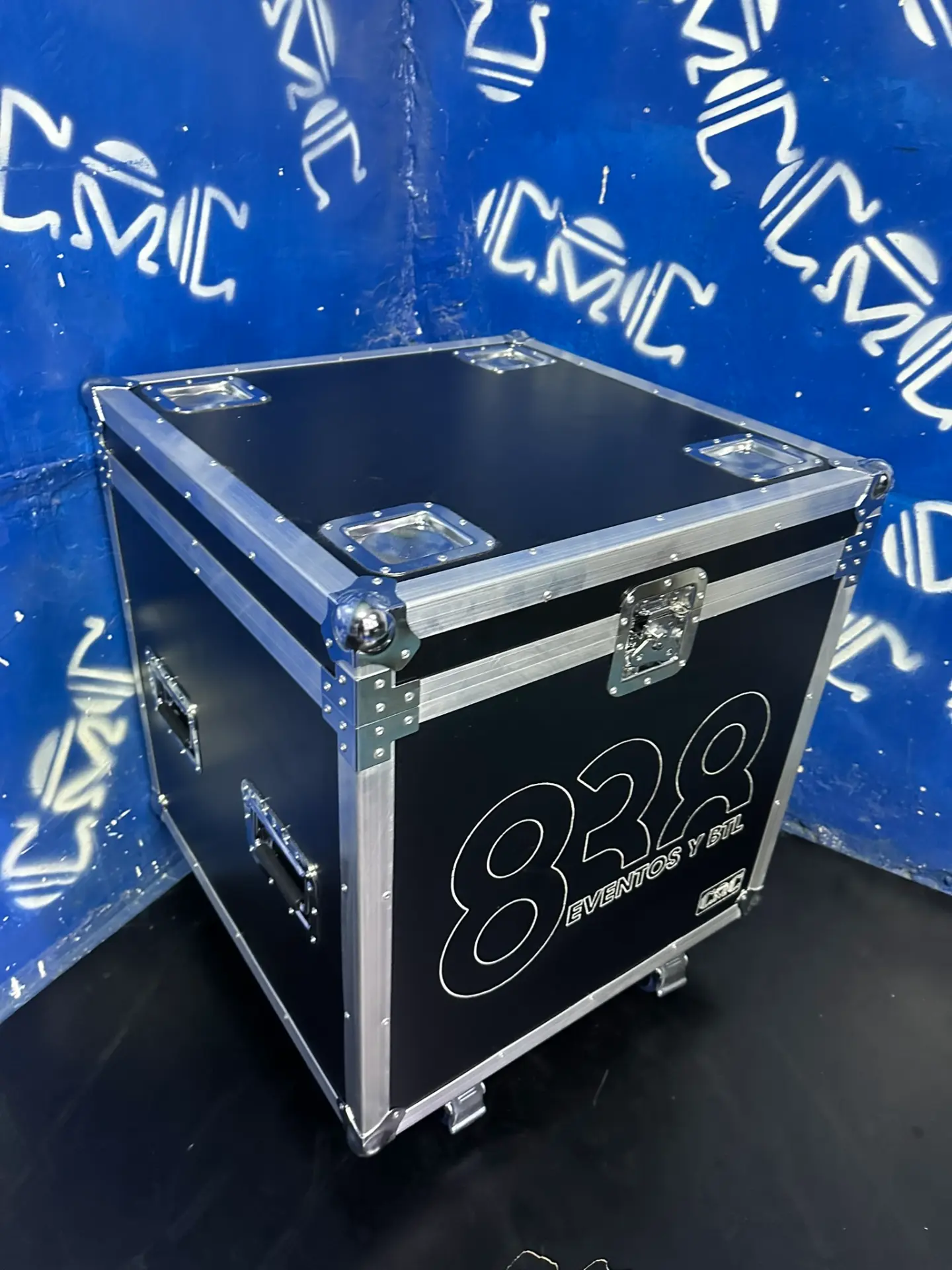 Baúl 828 60x60x60 — 828 Eventos y BTL — Práctico para guardar y transportar, con grabado del cliente.