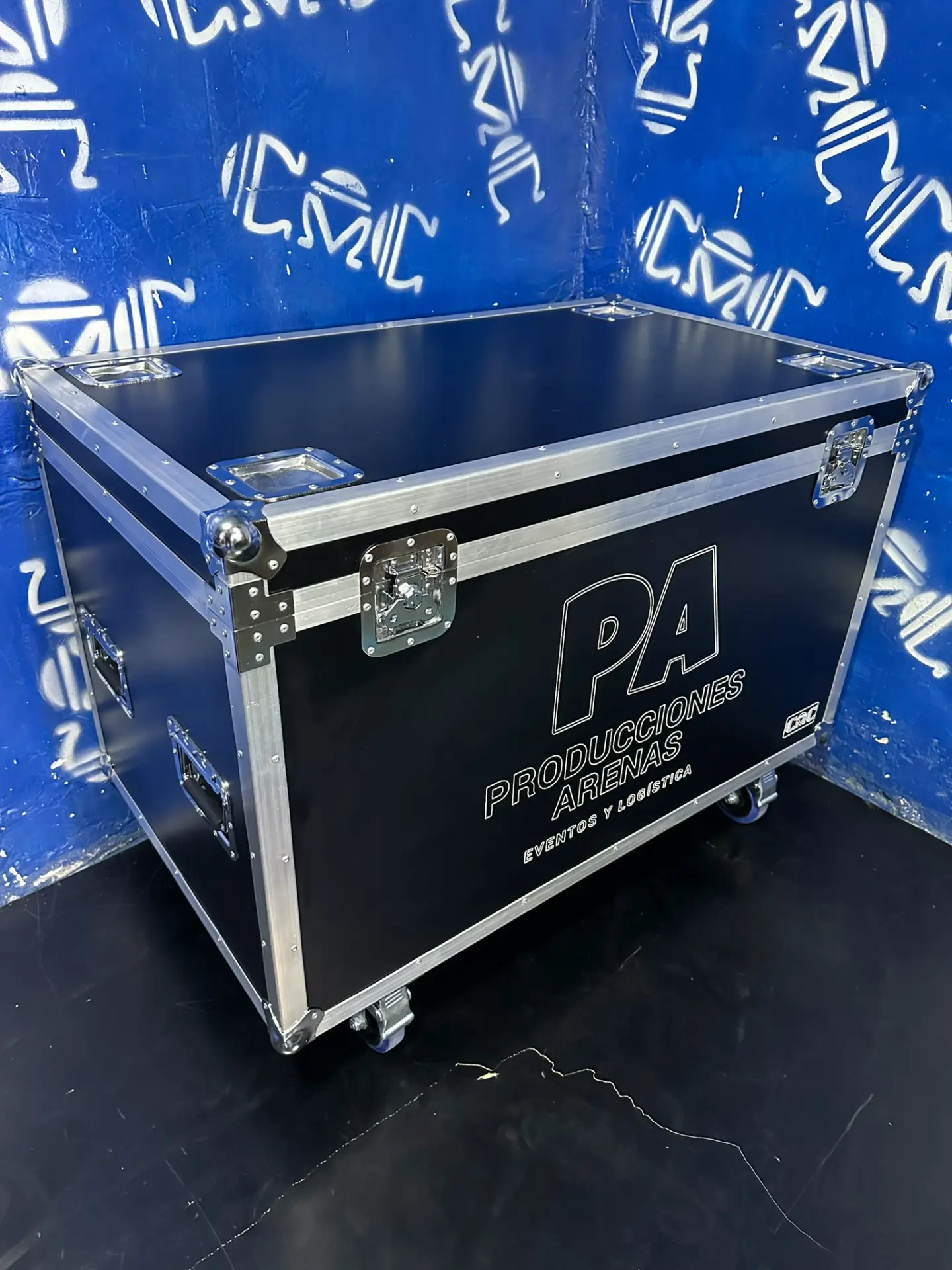 Organizador 100x60x60 — Producciones Arenas — Sobre ruedas, grabado con la marca del cliente.
