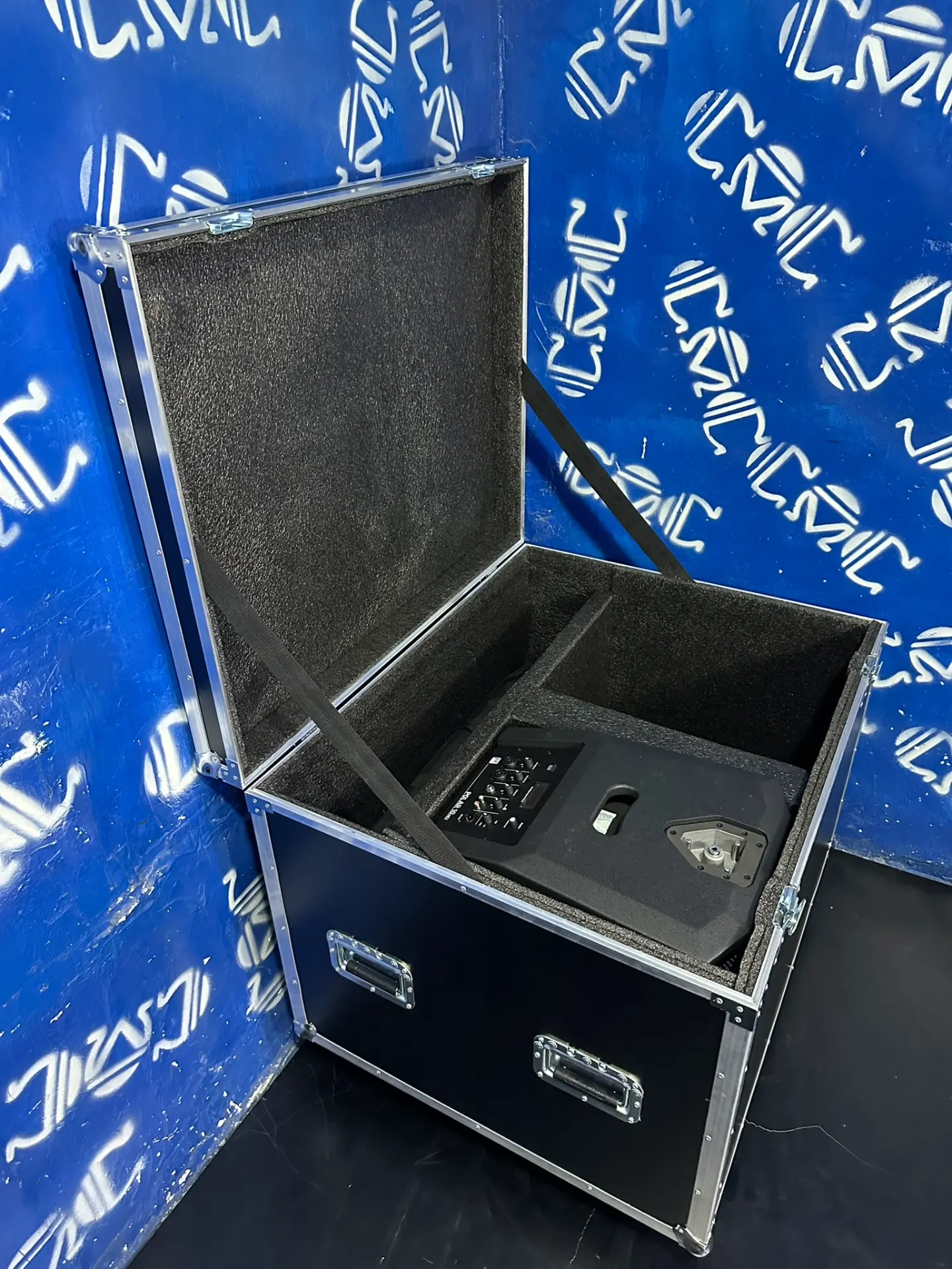 Case para sistema Electro-Voice Evolve 30 M — Interior en espuma a la medida del sistema.