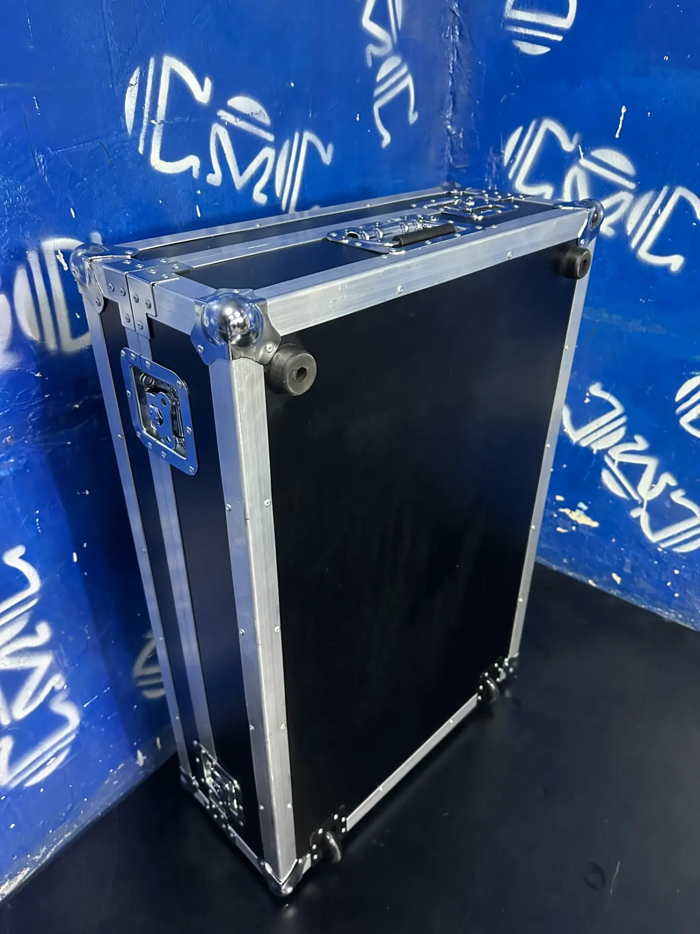 Case para Pioneer RX3 — vista trasera — Ruedas para moverlo fácilmente entre montajes.