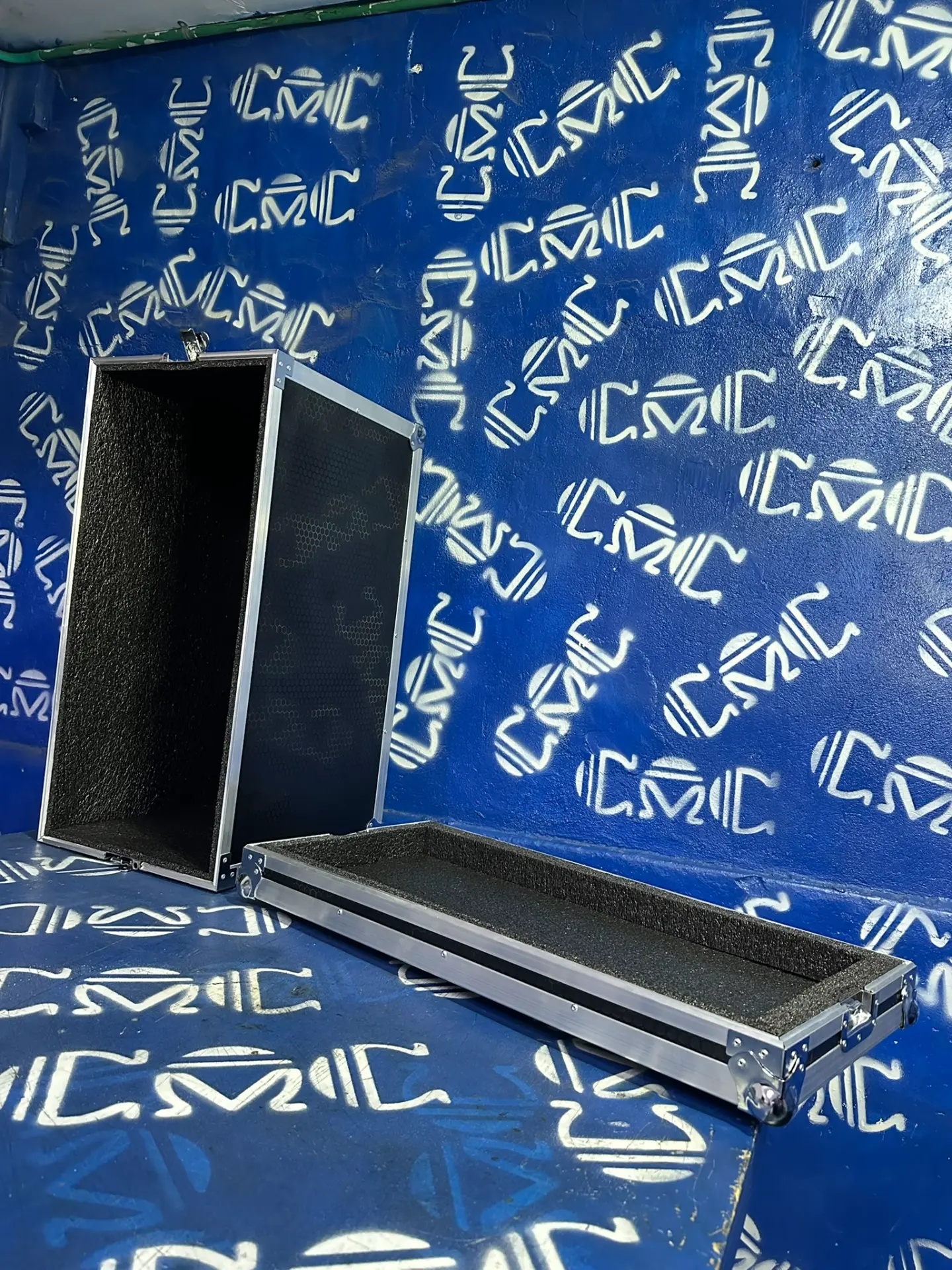 Case máquina de burbujas — interior — Espuma en todo el interior para proteger la máquina en cada viaje.