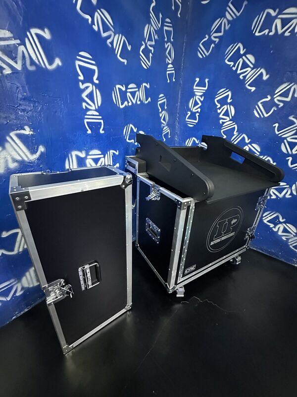 Case consola 16CH — Compacto, con tapa frontal desmontable.