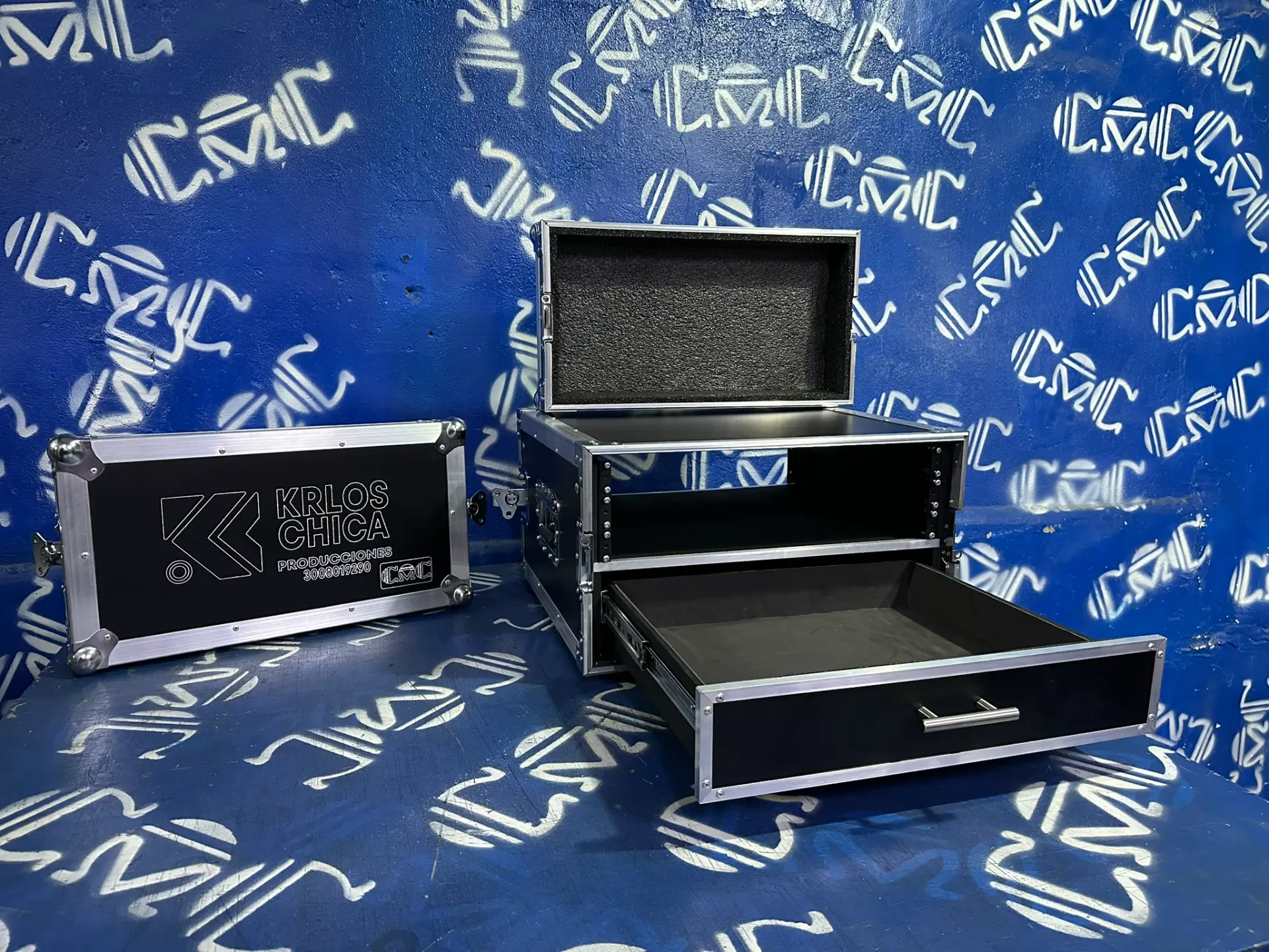 Rack Krlos Chica — gaveta extraíble — Gaveta con asa para llevar todo junto en cada montaje.