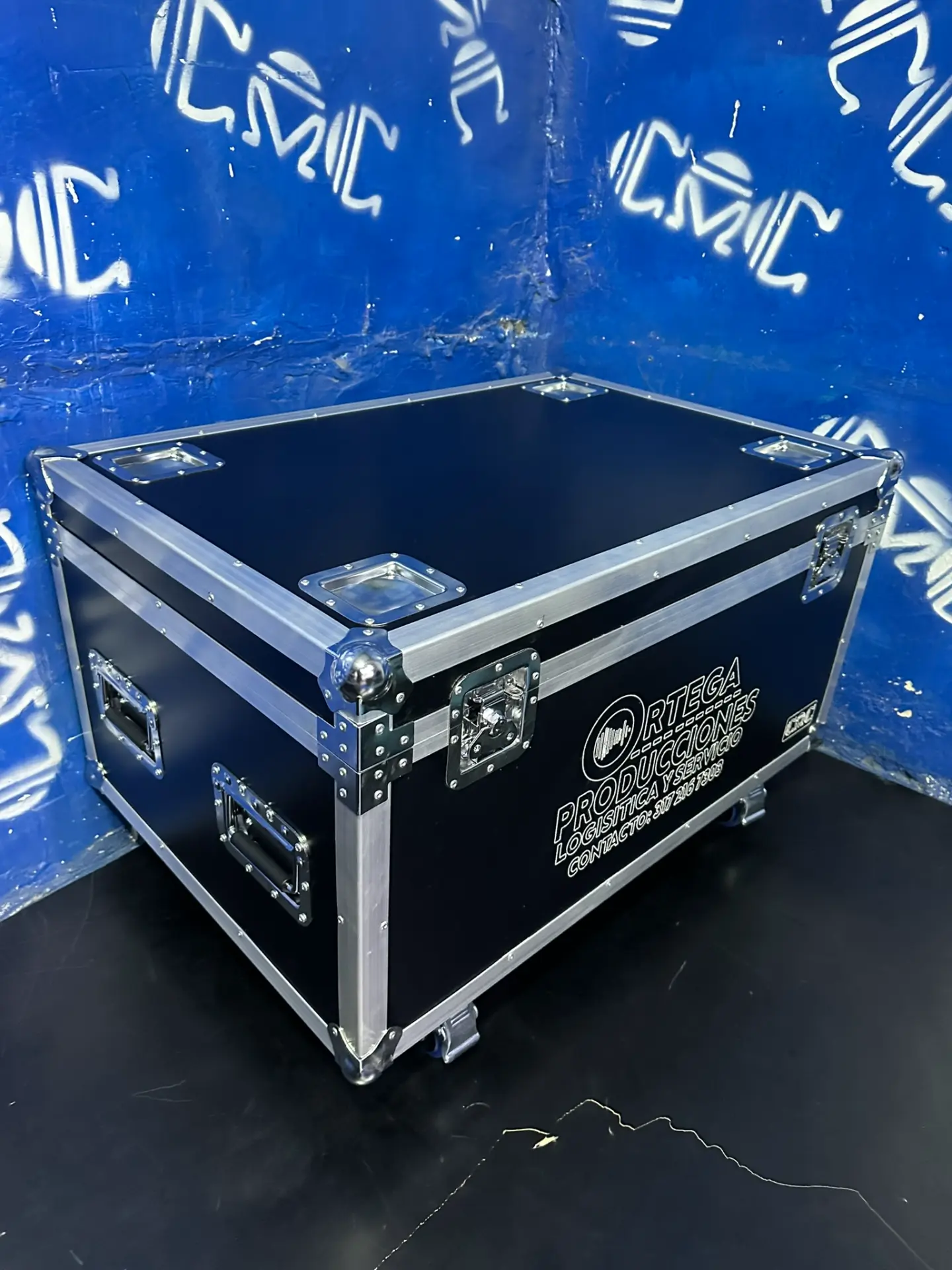Case para 6 cabezas mini cerrado — Sobre ruedas, grabado con la marca del cliente.