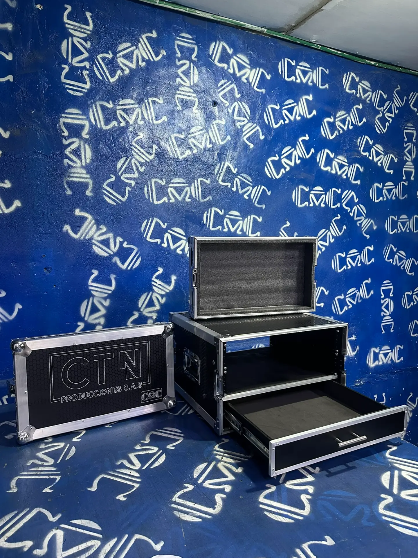 Rack con gaveta — CTN Producciones — Tapa desmontable y gaveta deslizante.