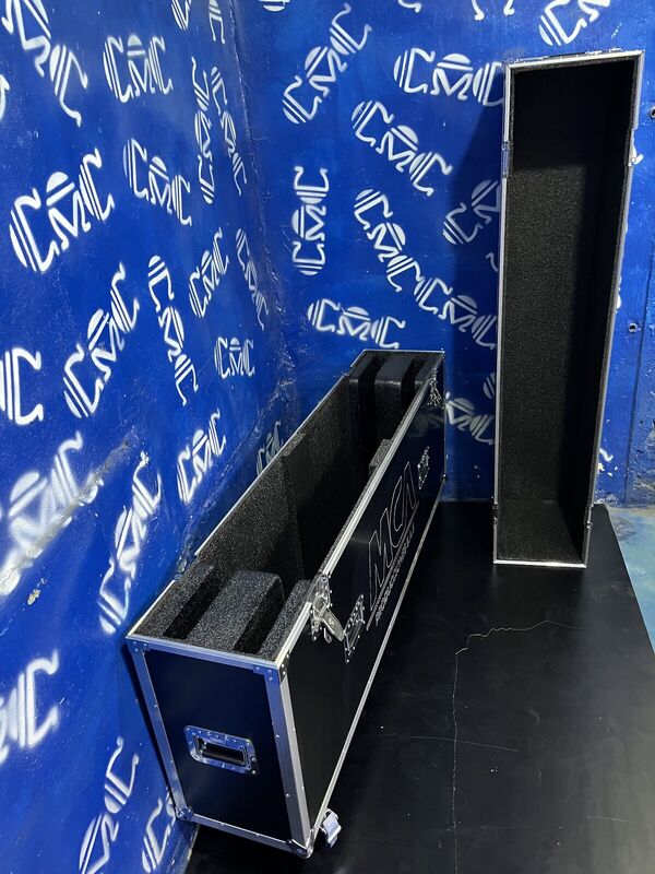 Case para monitor / TV — Espuma antishock en todo el perímetro.