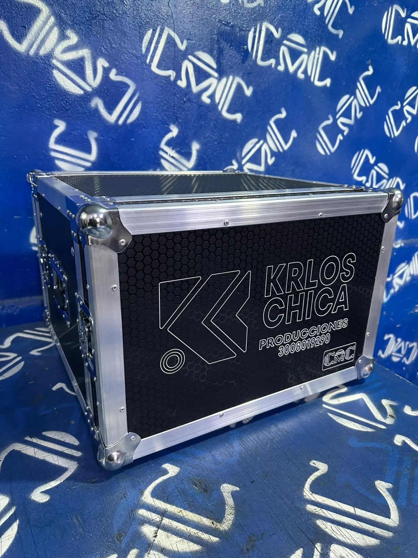 Rack 3U18 + 2 gavetas — Krlos Chica — Tres unidades de rack y dos gavetas para accesorios.