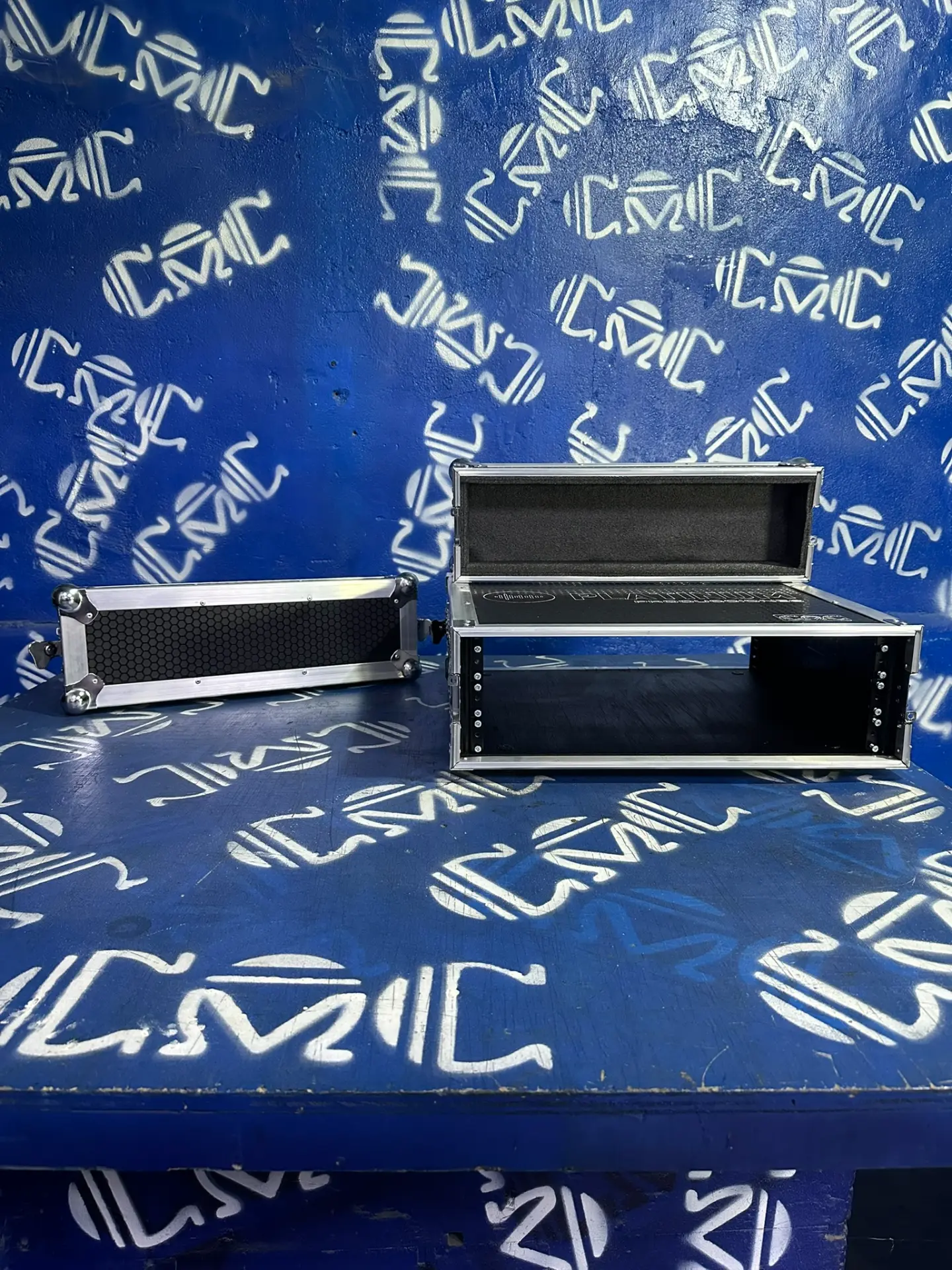Rack 3U18 — vista frontal — Rieles listos para montar tus equipos de 19".