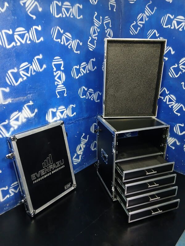 Workstation con gavetas — Grabado con la marca del cliente.