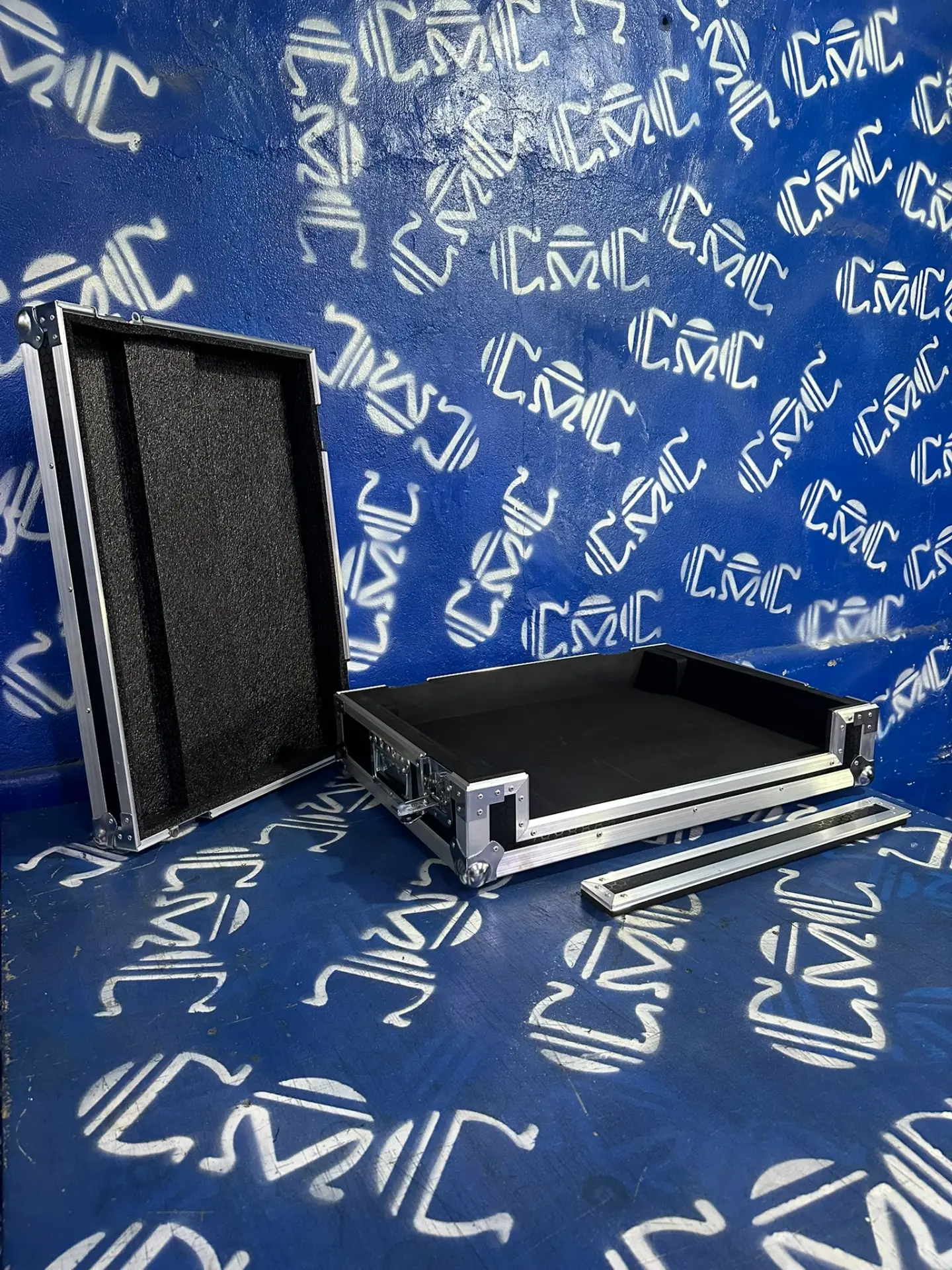 Case para controlador Pioneer abierto — Tapa con espuma antishock y acceso completo al controlador.